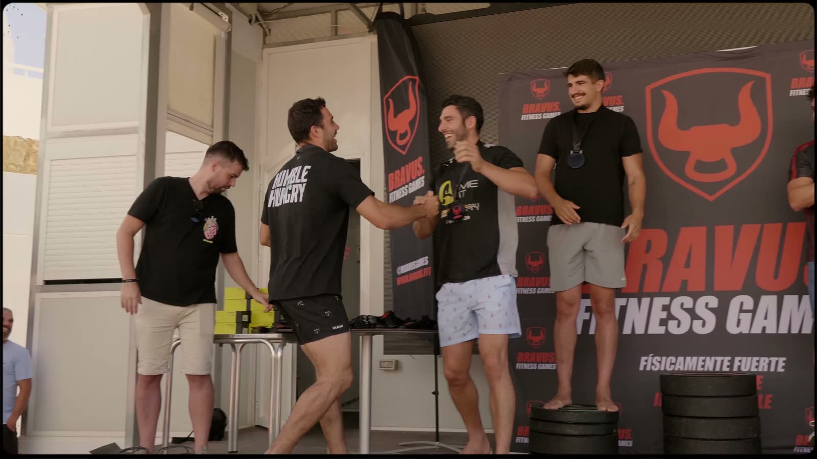Entrega de medallas en el podio de Bravus Fitness Games